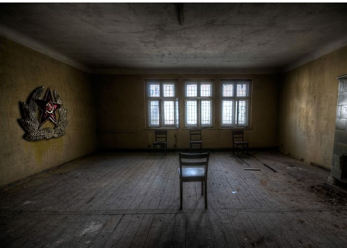for David Stromberg's essay . indoors-room-soviet-abandoned-window (1)