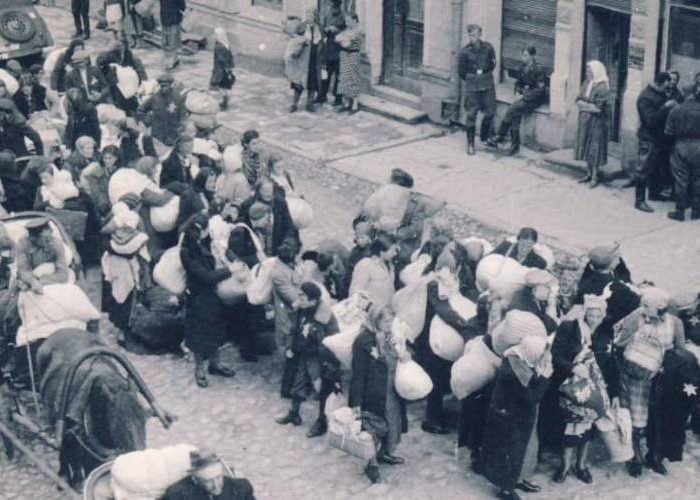 700x500 Relocation of Jews to the Daugavpils ghetto, July 1941. Collection of the Museum Jews in Latvia