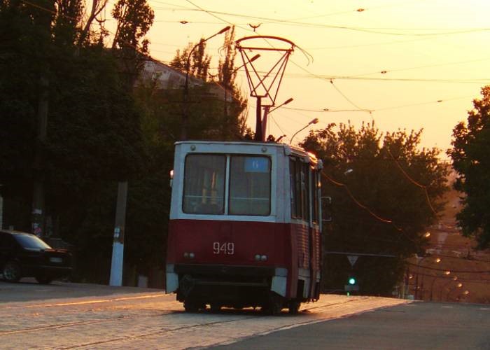Trams_in_Mariupol_2012. Авторство MOs810. Собственная работа, CC BY-SA 3.0, httpscommons.wikimedia.orgwindex.phpcurid=20277556