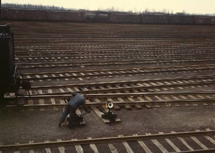 11. Switchman throwing a switch(1)